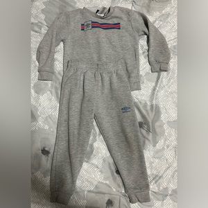 Used Kids Umbro Grey sweatsuit- size 4t